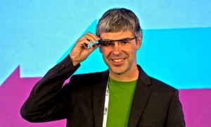Nhà đồng sáng lập Sergey Brin của Google cùng với Glass