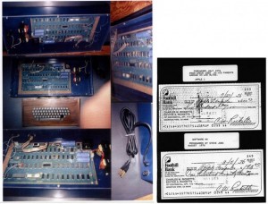 Hình ảnh chiếc máy tính Apple-1 và những tấm séc mà Charlie Ricketts đã trả cho Steve Jobs vào năm 1976