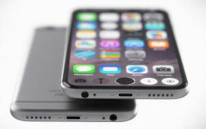 Thiết kế mặt dưới của máy vẫn có nhiều điểm khá giống với bộ đôi iPhone 6 và đặc biệt màn hình còn được phủ thêm một lớp kính sapphire.