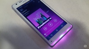 Thanh thông báo Illumination Bar trên chiếc Sony Xperia SP.