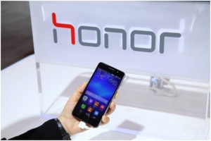 Chiếc smartphone Honor 3C lần đầu tiên được giới thiệu ở Malaysia và chỉ được bán qua phương thức trực tuyến.