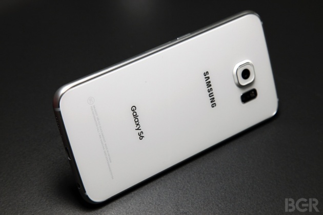 Galaxy S7 sẽ hỗ trợ khe cắm thẻ microSD, chống nước, màn hình siêu nhậy, camera 12 megapixel và không còn lồi nữa...