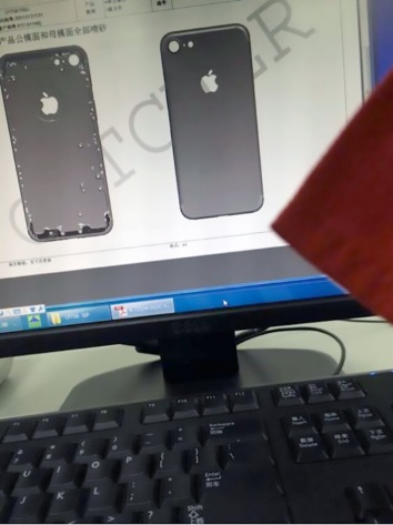 image-1460681918-Leaked-iPhone-7-Pro-and-iPhone-7-chassis