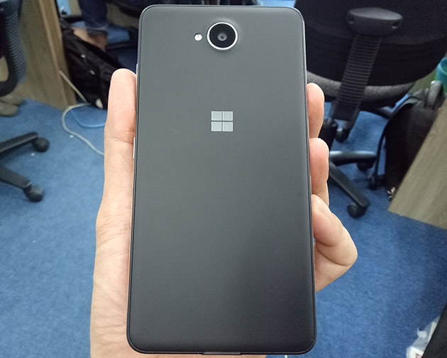 Lumia 650 dual sim phiên bản màu đen.