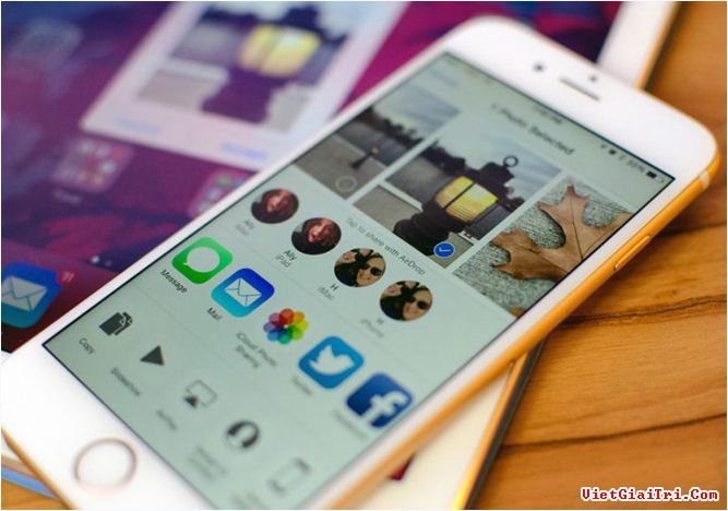 iOS 9 hiện được cài sẵn trên các dòng iPhone 6S – Ảnh: AFP