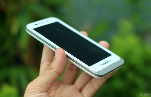 Một chiếc điện thoại "lạ" được cho là sản phẩm của Foxconn sản xuất cho BlackBerry.