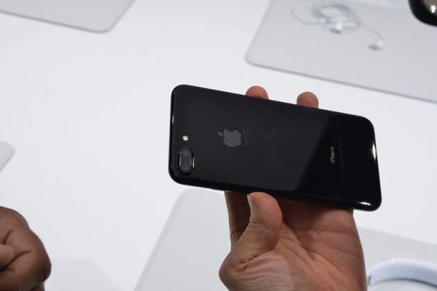 Theo dự đoán của một số chuyên gia, Jet Black sẽ là mẫu máy đắt hàng của Apple trong năm 2016.