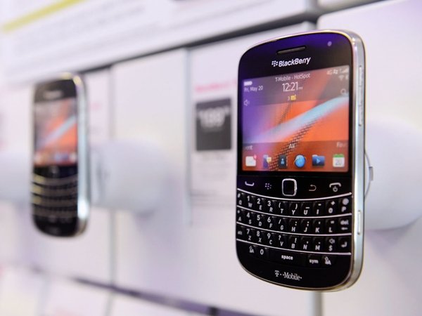 BEVERLY HILLS, CA - JUNE 28:  A Blackberry Bold 9900 4G smartphone sits on display for sale at  T-Mobile store on June 28, 2012 in Los Angeles, California.  Blackberry maker Research In Motion Ltd., will report its quarterly earnings on Thursday.  (Photo by Kevork Djansezian/Getty Images