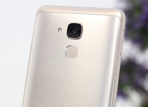 Huawei GR5 Mini là một trong những sản phẩm smartphone hiếm hoi trong cùng phân khúc giá có cảm biến vân tay.