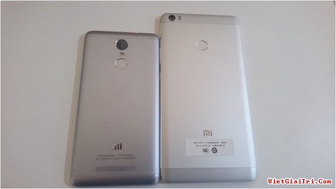Xiaomi Redmi Note 3 (trái) và Mi Max sử dụng chip của Qualcomm . Ảnh: Rohit KVN