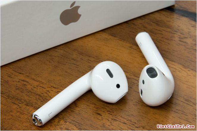 Chiếc tai nghe AirPods cũng chịu số phận tương tự như việc Apple khai tử cổng tai nghe truyền thống trên iPhone 7. Ảnh: DigitalTrends.