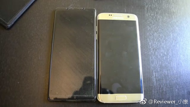 Bản mẫu Galaxy Note 8 đặt cạnh bên S7 edge.