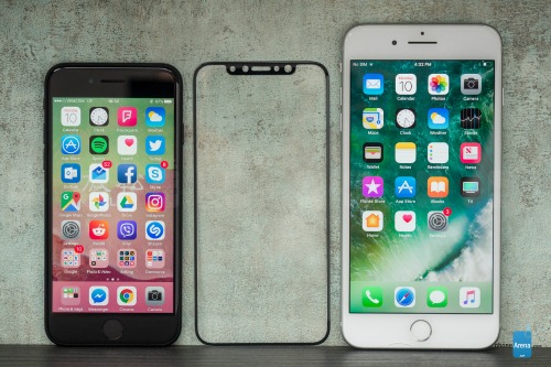 Bảo vệ màn hình iPhone 8 cạnh iPhone 7 và iPhone 7 Plus.